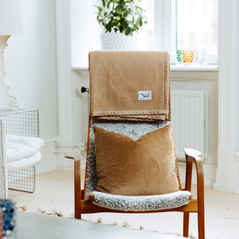 Woolly Mammoth Nester: Warm Wool Blanket for Indoor & Outdoor Comfort Woolly Mammoth